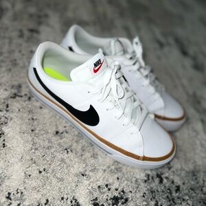 Womens Nike Court Legacy- Like New- Size 11